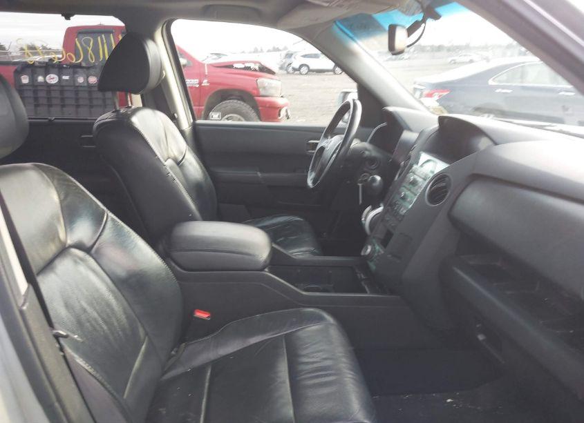 Photo 5 of 2011 Honda Pilot TOURING (VIN 5FNYF4H98BB093947)