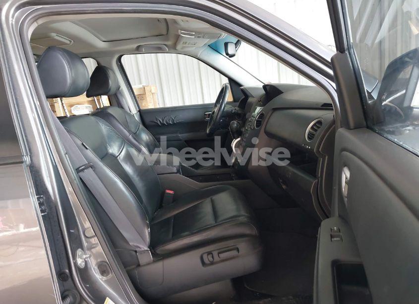 Photo 5 of 2010 Honda Pilot TOURING (VIN 5FNYF4H99AB024568)