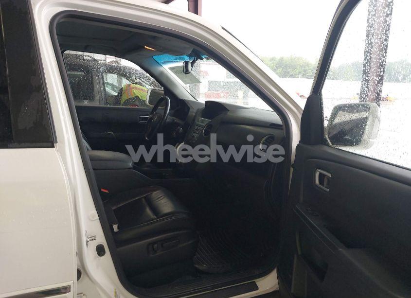 Photo 5 of 2011 Honda Pilot TOURING (VIN 5FNYF4H99BB035894)