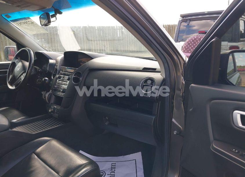 Photo 5 of 2012 Honda Pilot TOURING (VIN 5FNYF4H99CB038540)