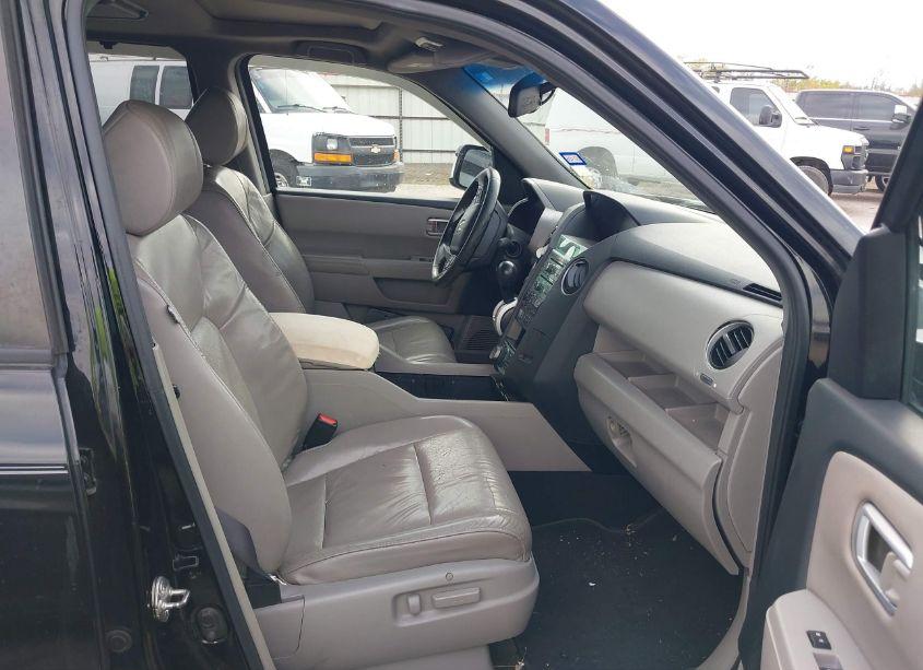 Photo 5 of 2011 Honda Pilot TOURING (VIN 5FNYF4H9XBB075840)