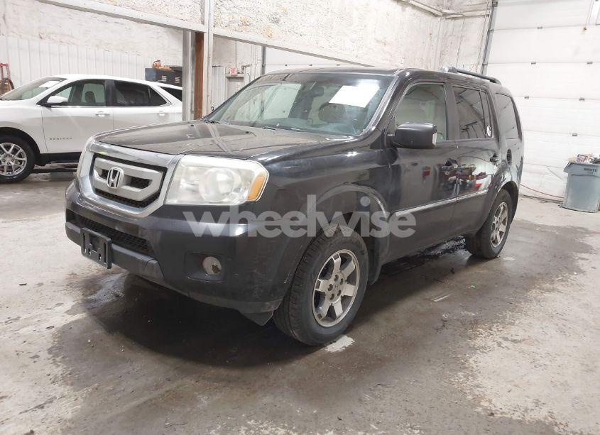 Photo 2 of 2011 Honda Pilot TOURING (VIN 5FNYF4H9XBB089379)