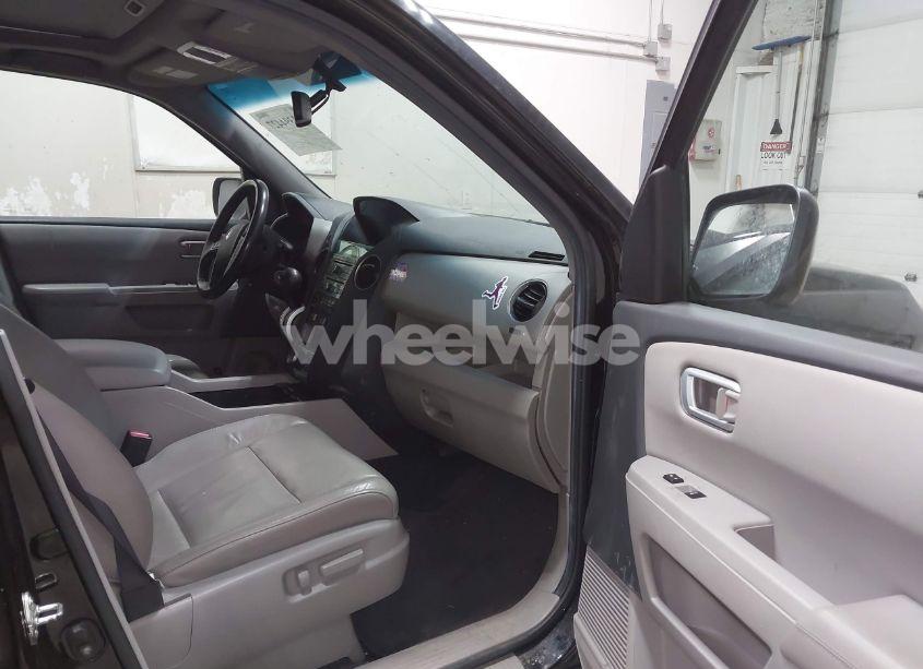 Photo 5 of 2011 Honda Pilot TOURING (VIN 5FNYF4H9XBB089379)