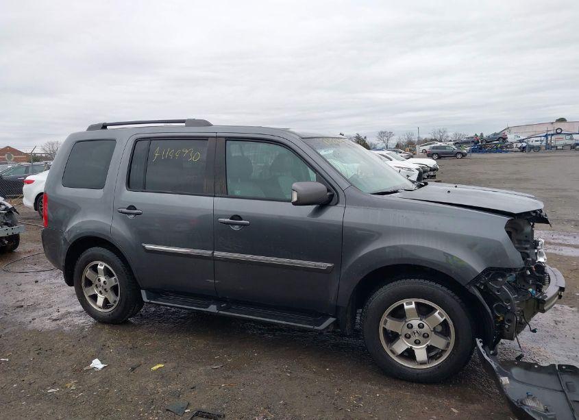 Photo 13 of 2011 Honda Pilot TOURING (VIN 5FNYF4H9XBB090905)