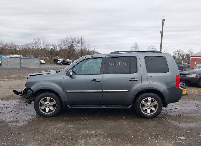 Photo 14 of 2011 Honda Pilot TOURING (VIN 5FNYF4H9XBB090905)