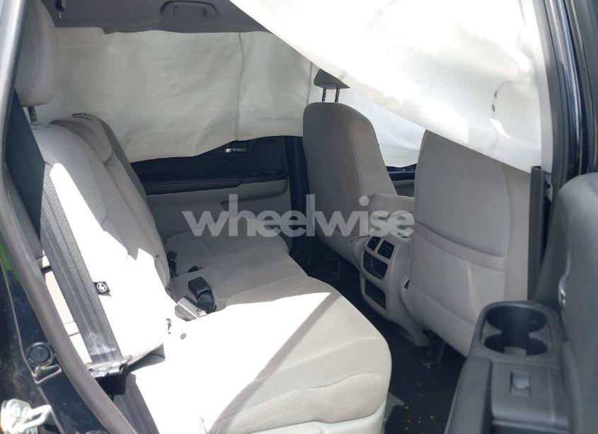 Photo 8 of 2016 Honda Pilot LX (VIN 5FNYF5H10GB040344)