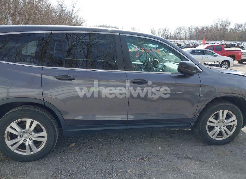 Photo 13 of 2017 Honda Pilot LX (VIN 5FNYF5H10HB034397)