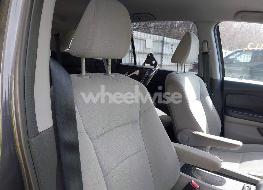 Photo 8 of 2017 Honda Pilot LX (VIN 5FNYF5H10HB034397)