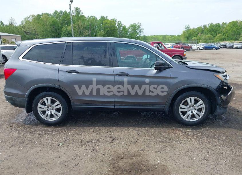 Photo 13 of 2016 Honda Pilot LX (VIN 5FNYF5H12GB002789)