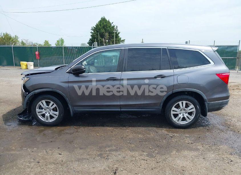 Photo 14 of 2016 Honda Pilot LX (VIN 5FNYF5H12GB002789)
