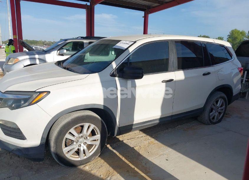 Photo 14 of 2016 Honda Pilot LX (VIN 5FNYF5H12GB012271)