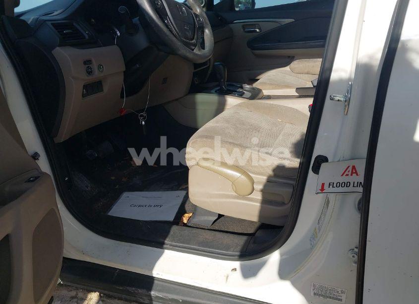 Photo 6 of 2016 Honda Pilot LX (VIN 5FNYF5H12GB012271)