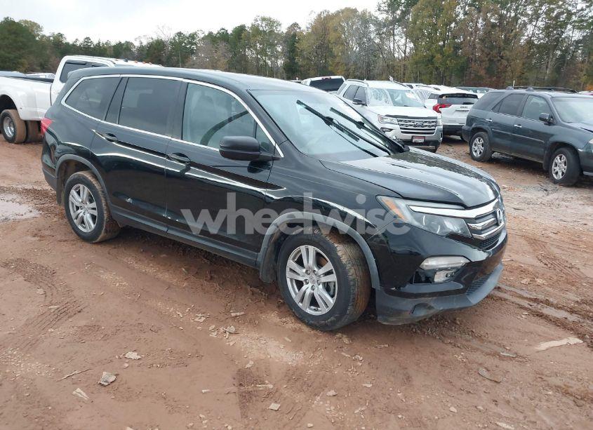 2018 Honda Pilot LX (VIN 5FNYF5H13JB022105) main photo