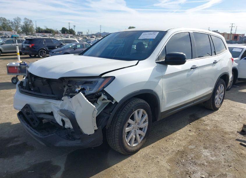 Photo 2 of 2019 Honda Pilot LX (VIN 5FNYF5H13KB022798)