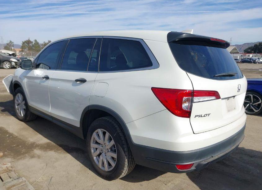 Photo 3 of 2019 Honda Pilot LX (VIN 5FNYF5H13KB022798)