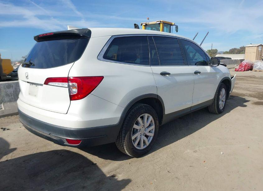 Photo 4 of 2019 Honda Pilot LX (VIN 5FNYF5H13KB022798)