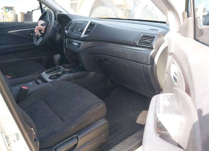 Photo 5 of 2019 Honda Pilot LX (VIN 5FNYF5H13KB022798)