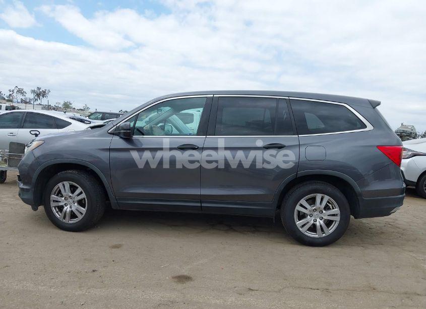 Photo 14 of 2016 Honda Pilot LX (VIN 5FNYF5H14GB037205)