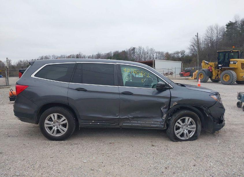 Photo 13 of 2017 Honda Pilot LX (VIN 5FNYF5H16HB003039)