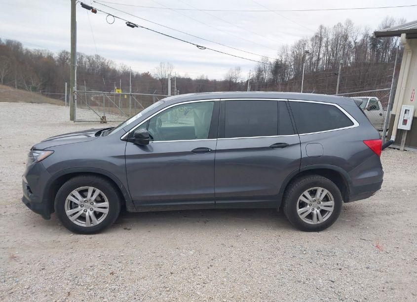 Photo 14 of 2017 Honda Pilot LX (VIN 5FNYF5H16HB003039)