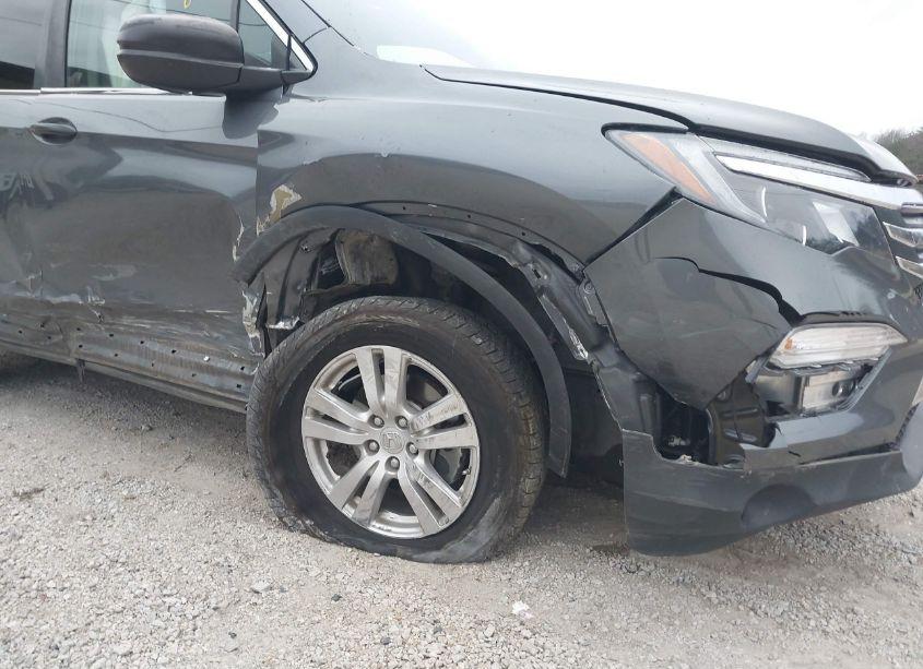 Photo 6 of 2017 Honda Pilot LX (VIN 5FNYF5H16HB003039)