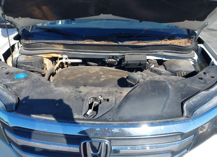 Photo 10 of 2018 Honda Pilot LX (VIN 5FNYF5H16JB031722)