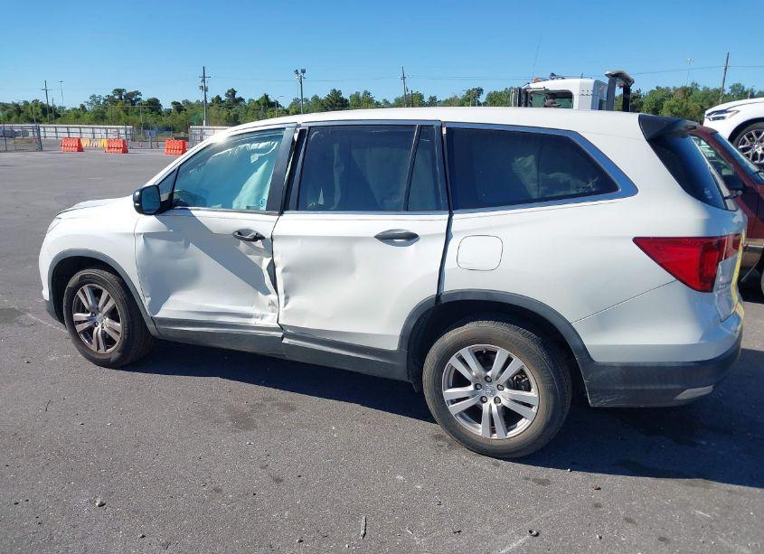 Photo 14 of 2018 Honda Pilot LX (VIN 5FNYF5H16JB031722)