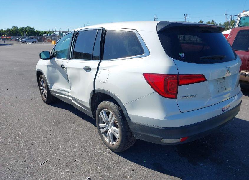 Photo 3 of 2018 Honda Pilot LX (VIN 5FNYF5H16JB031722)