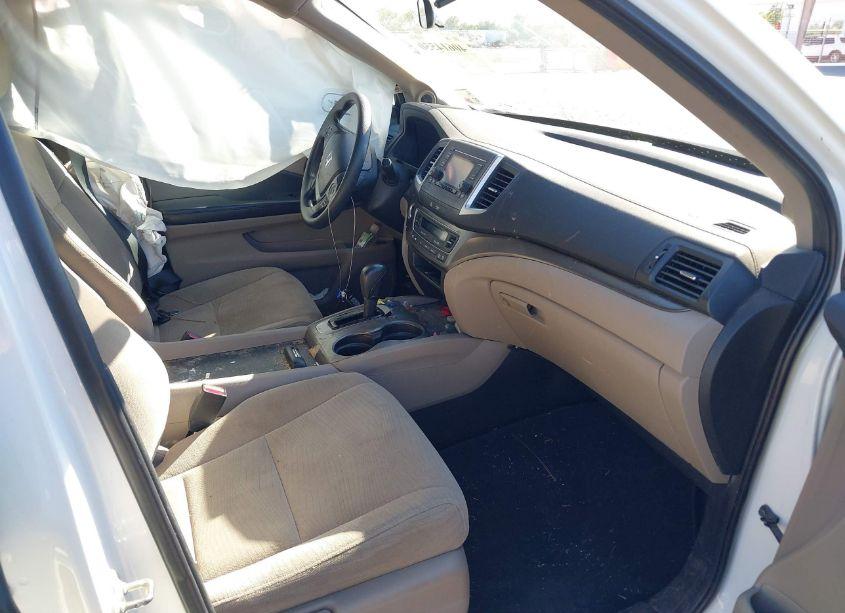 Photo 5 of 2018 Honda Pilot LX (VIN 5FNYF5H16JB031722)