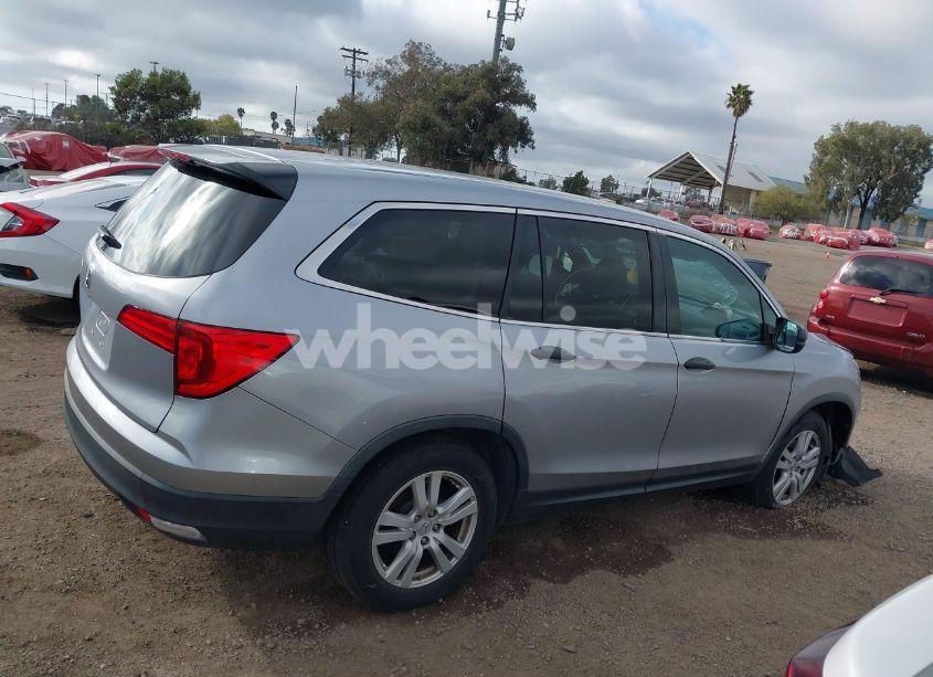 Photo 13 of 2018 Honda Pilot LX (VIN 5FNYF5H18JB016185)