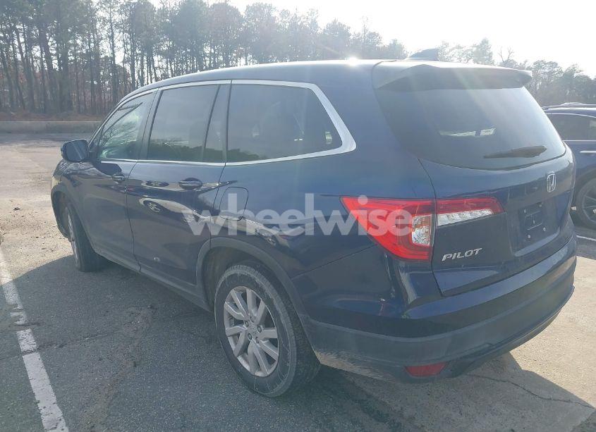Photo 3 of 2019 Honda Pilot LX (VIN 5FNYF5H1XKB026833)