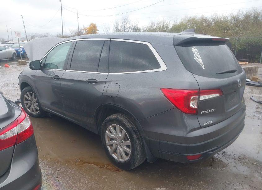 Photo 3 of 2019 Honda Pilot LX (VIN 5FNYF5H1XKB031739)