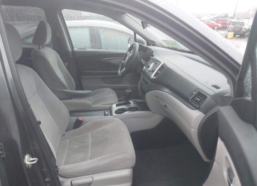 Photo 5 of 2019 Honda Pilot LX (VIN 5FNYF5H1XKB031739)