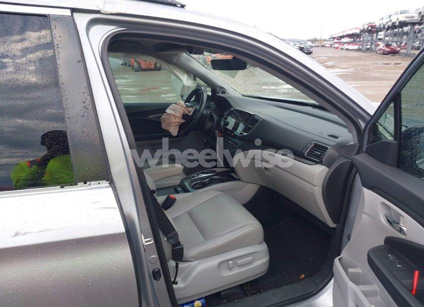 Photo 5 of 2021 Honda Pilot 2WD SPECIAL EDITION (VIN 5FNYF5H25MB004329)