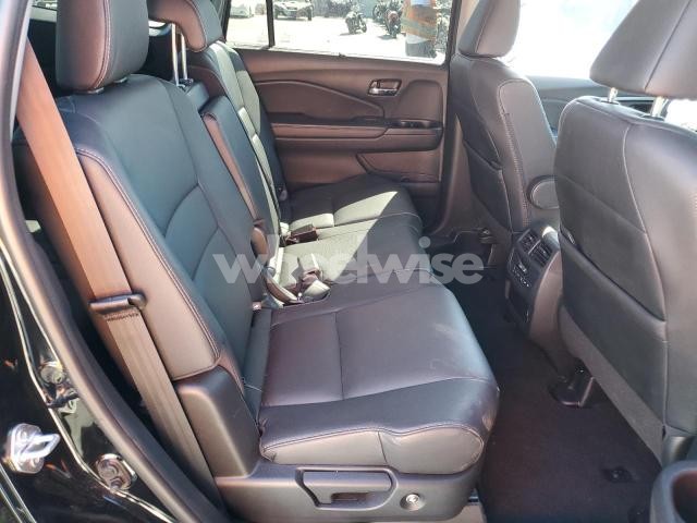Photo 2 of 2022 HONDA PILOT SE (VIN 5FNYF5H26NB013266)