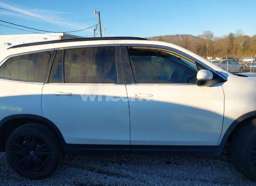 Photo 13 of 2022 Honda Pilot 2WD SPECIAL EDITION (VIN 5FNYF5H26NB028947)