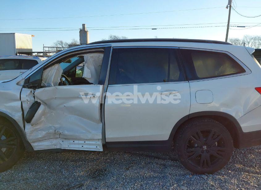 Photo 14 of 2022 Honda Pilot 2WD SPECIAL EDITION (VIN 5FNYF5H26NB028947)