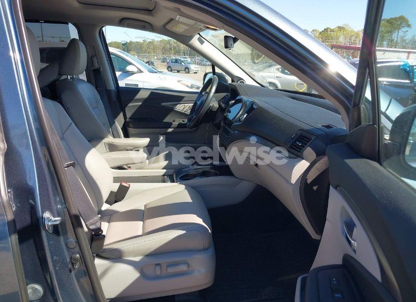 Photo 5 of 2021 Honda Pilot 2WD SPECIAL EDITION (VIN 5FNYF5H27MB041981)