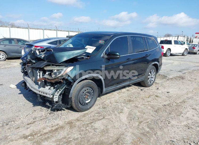 Photo 2 of 2016 Honda Pilot EX (VIN 5FNYF5H30GB024761)