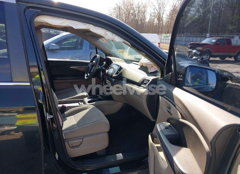 Photo 5 of 2016 Honda Pilot EX (VIN 5FNYF5H30GB024761)