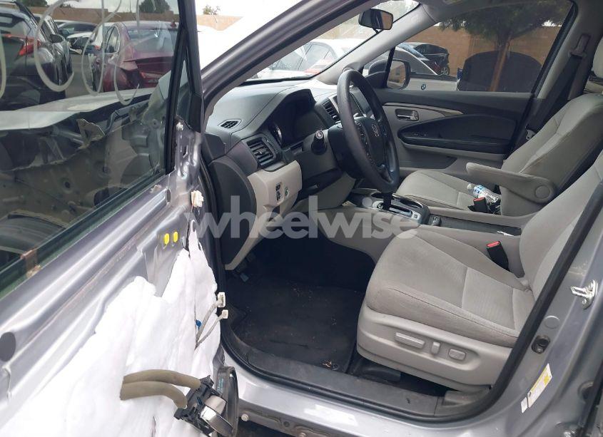 Photo 5 of 2018 Honda Pilot EX (VIN 5FNYF5H30JB008857)