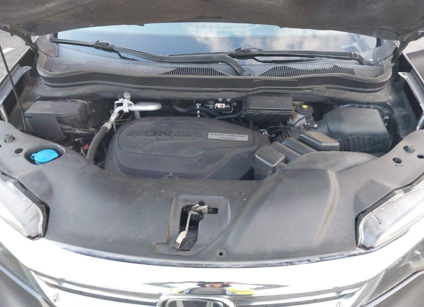 Photo 10 of 2019 Honda Pilot EX (VIN 5FNYF5H30KB004325)