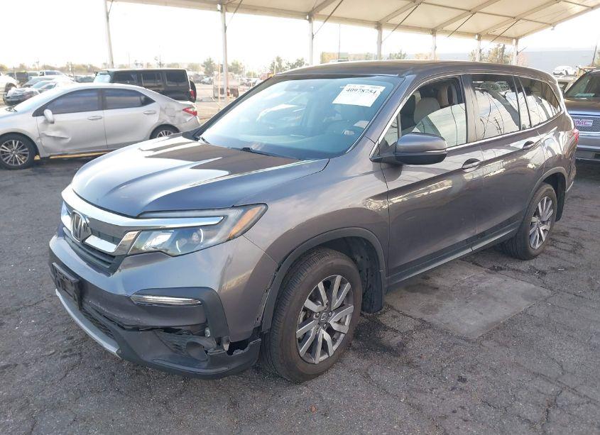 Photo 2 of 2019 Honda Pilot EX (VIN 5FNYF5H30KB004325)