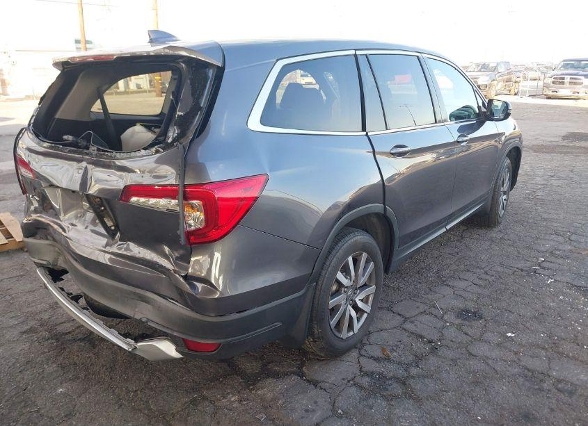 Photo 4 of 2019 Honda Pilot EX (VIN 5FNYF5H30KB004325)