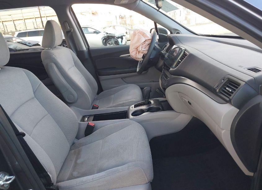 Photo 5 of 2019 Honda Pilot EX (VIN 5FNYF5H30KB004325)