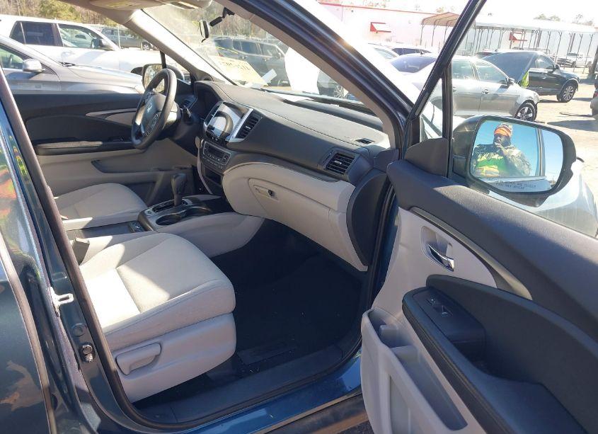 Photo 5 of 2017 Honda Pilot EX (VIN 5FNYF5H31HB020543)