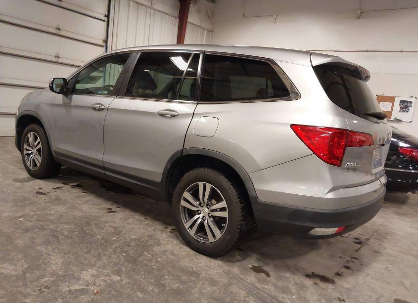 Photo 3 of 2018 Honda Pilot EX (VIN 5FNYF5H31JB014876)
