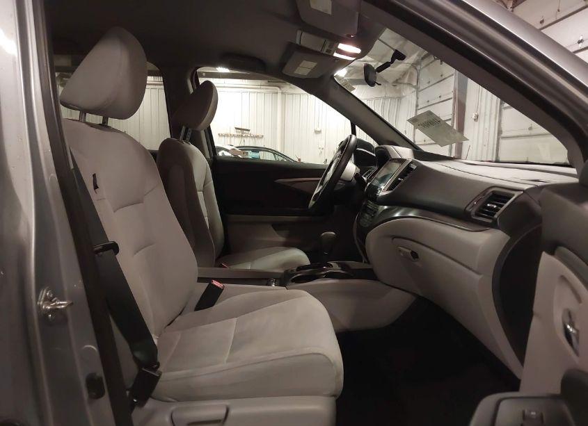 Photo 5 of 2018 Honda Pilot EX (VIN 5FNYF5H31JB014876)