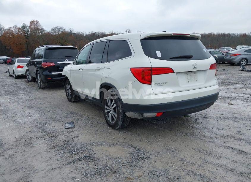Photo 3 of 2018 Honda Pilot EX (VIN 5FNYF5H31JB020015)