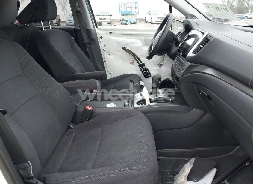 Photo 5 of 2018 Honda Pilot EX (VIN 5FNYF5H31JB020015)